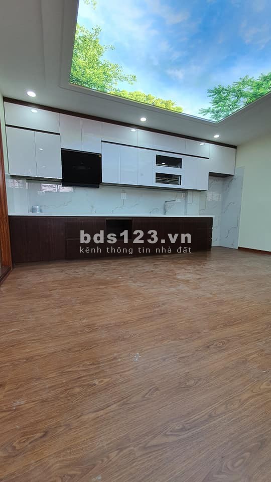 Bán nhà Nguyên Hồng diện tích 62m2 9 tầng mt 5m giá chỉ 23.6 tỷ Đống Đa