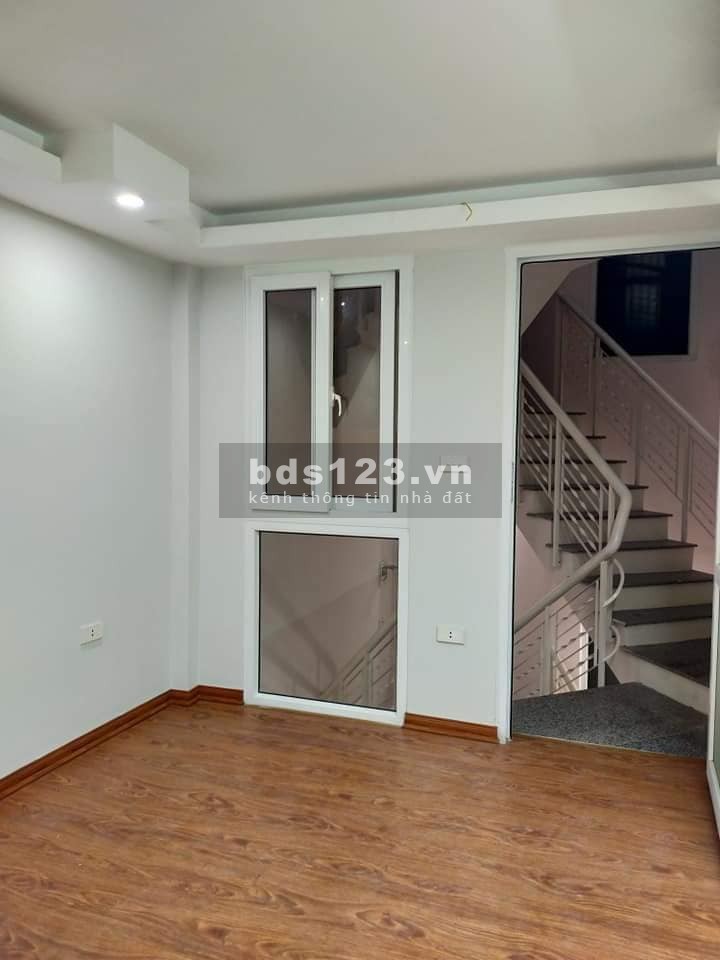 Bàn nhà Tư Đình Long Biên, dt 50m2 5 tầng, rộng rẻ đẹp, ô tô đõ cửa, gần Cổ Linh