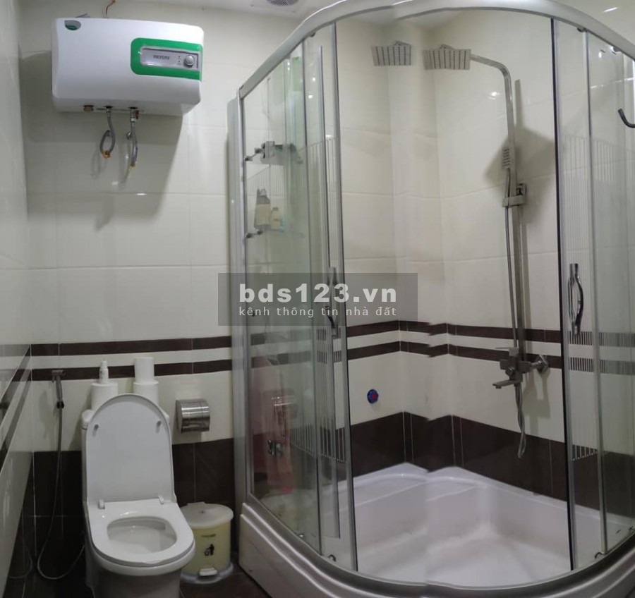 Bán nhà Cự Khối Long Biên, diện tích 35m2, 4 tầng, nhỉnh 2 tỉ, 5m ô tô tránh đỗ