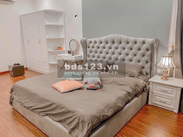 Bán nhà tặng nội thất nửa tỷ, nhà Ái Mộ, ô tô đỡ cửa, 5 tầng, giá nhỉnh 6 tỷ