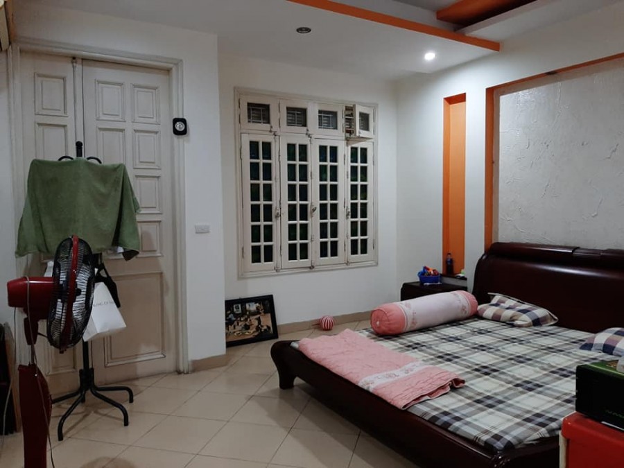 Bán nhà đường Láng, Đống Đa. Diện tích 50m2*5 tầng, ô tô gần. giá chỉ hơn 4.5 tỷ