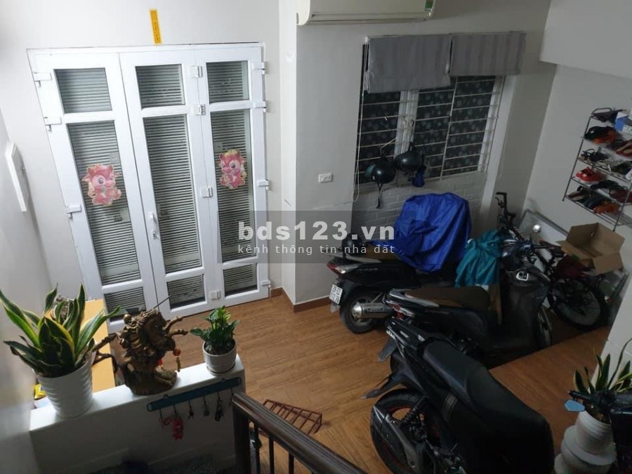 Bán Nhà Mặ Tiền Ngõ Kim Đồng - Oto Tránh, đúc 5 tầng sổ đỏ vuông đẹp