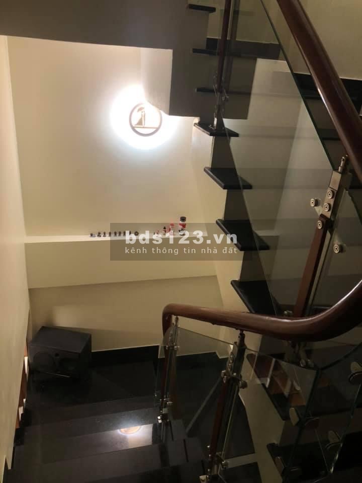 Nhà đẹp 2 thoáng Cổ Linh Quận Long Biên dt 56m2, 4 tầng đúc, full nội thất