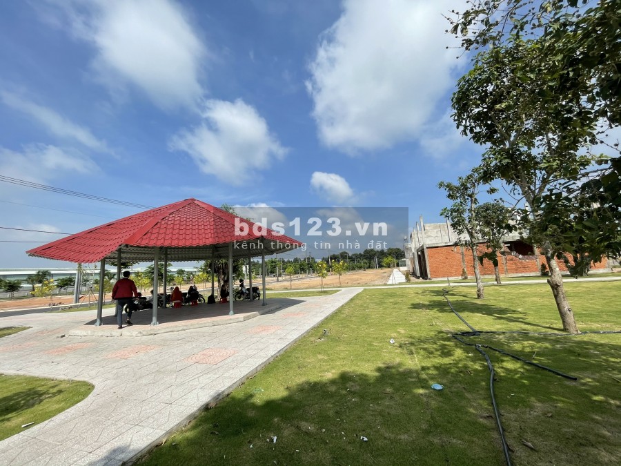 Đất đẹp mặt đường Quốc Lộ 13 chốt lời nhanh, giấy tờ pháp lý đầy đủ rõ ràng