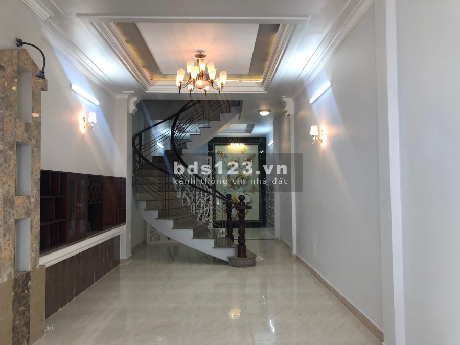 Chính chủ cần bán nhà nở hậu Âu Cơ diện tích 72 m2, HXH, giá chỉ 3.5 tỷ