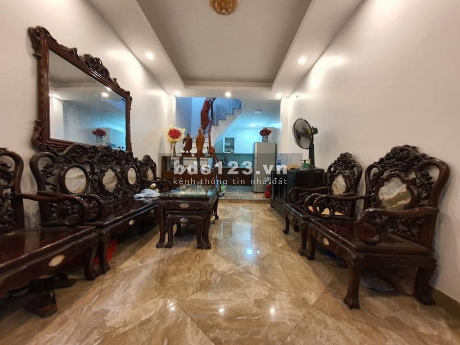 Bán nhà Ngọc Khánh, ô tô đỗ cổng, giá bán chỉ nhỉnh 4 tỷ, sổ đỏ chính chủ