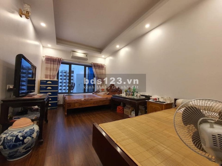 Bán nhà Ngọc Khánh, ô tô đỗ cổng, giá bán chỉ nhỉnh 4 tỷ, sổ đỏ chính chủ
