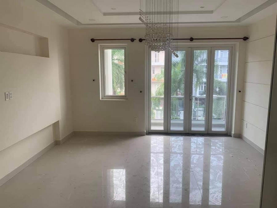 Cần bán nhà mặt tiền cực đẹp cho kinh doanh buôn bán khu dân cư Him Lam Quận 7
