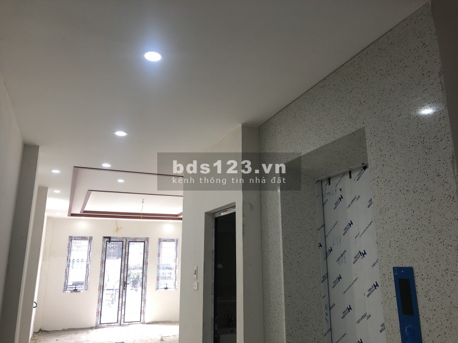 Mặt phố trung tâm Quận Hoàng Mai, dt 45m2 xây mới có thang máy, SĐCC.