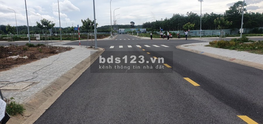 Chính chủ bán gấp lô đất ngay khu công nghiệp Visip 2 mở rộng, giá chỉ 850 triệu, lhcc