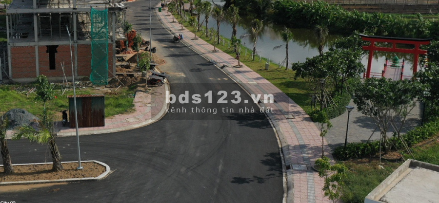 Nhà mới xây 100%, hoàn thiện năm 2021, thiết kế 1 trệt 2 lầu, giá bán chỉ 2.5 tỷ