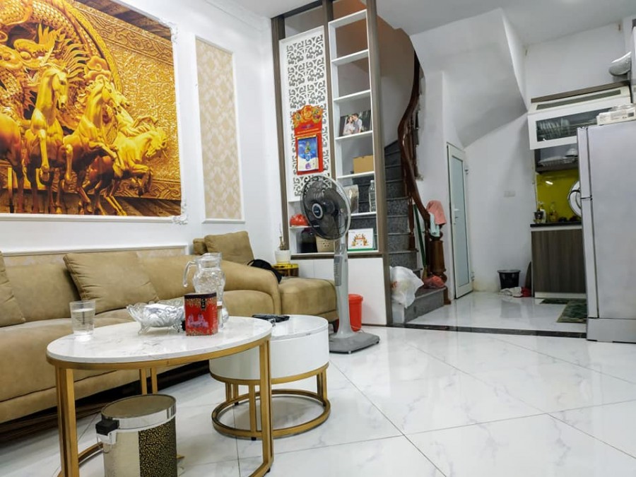 Cực hiếm Trường Chinh, Đống Đa, dt 35m2, 5 tầng, mặt tiền 4m, giá chào chỉ 3.4 tỷ. LH 0966456918.