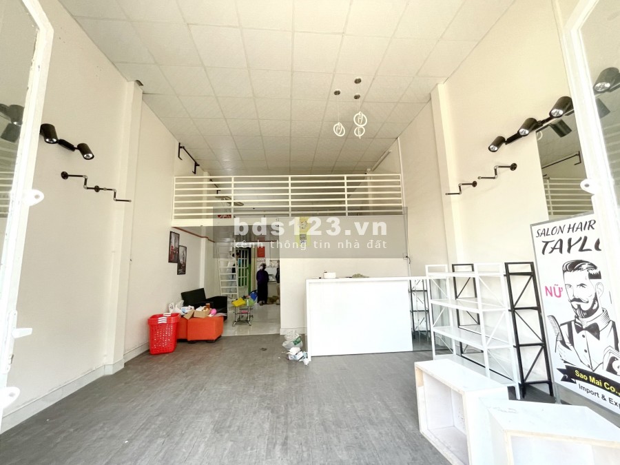 Bán nhà nguyên căn mặt tiền kinh doanh nằm ngay chợ Phú Thuận, Quận 7, giá 6.5 tỷ