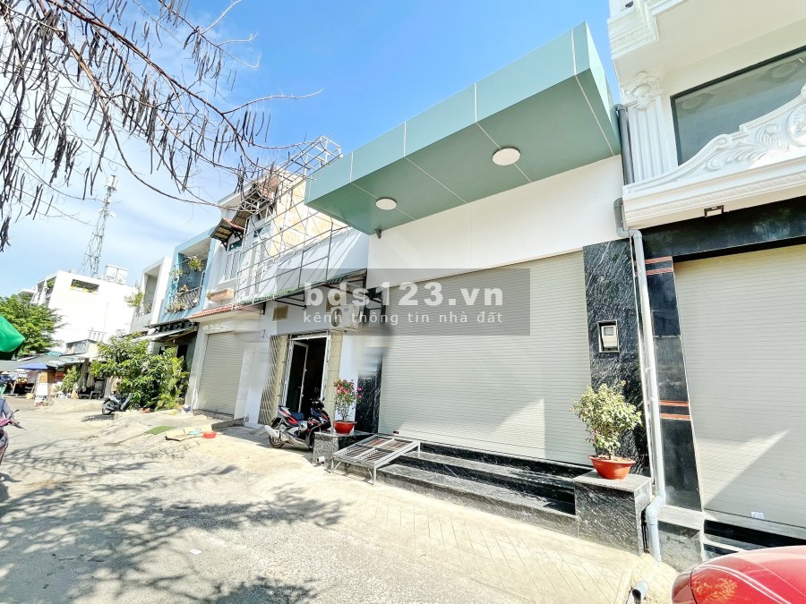 Bán nhà nguyên căn mặt tiền kinh doanh nằm ngay chợ Phú Thuận, Quận 7, giá 6.5 tỷ