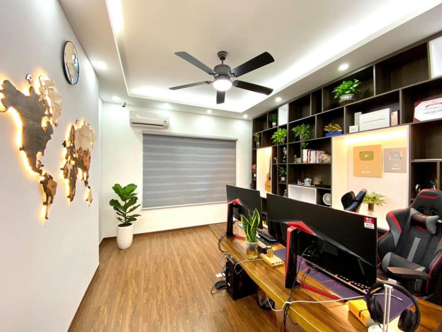 Bán nhà Trần Quốc Hoàn Cầu Giấy, dt 45m2 5 tầng, phân lô ô tô tránh, 2 mặt ngõ khu vực Vip