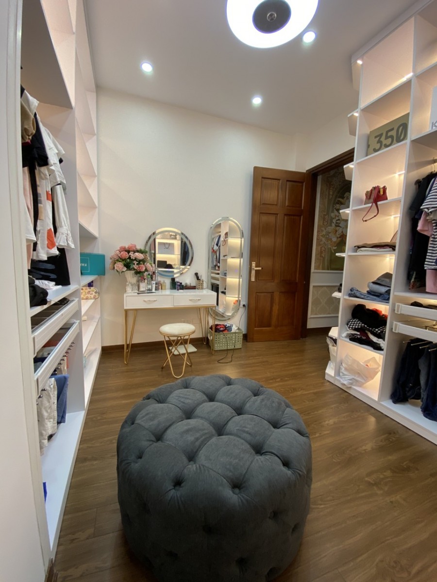 Bán nhà Trần Quốc Hoàn Cầu Giấy, dt 45m2 5 tầng, phân lô ô tô tránh, 2 mặt ngõ khu vực Vip