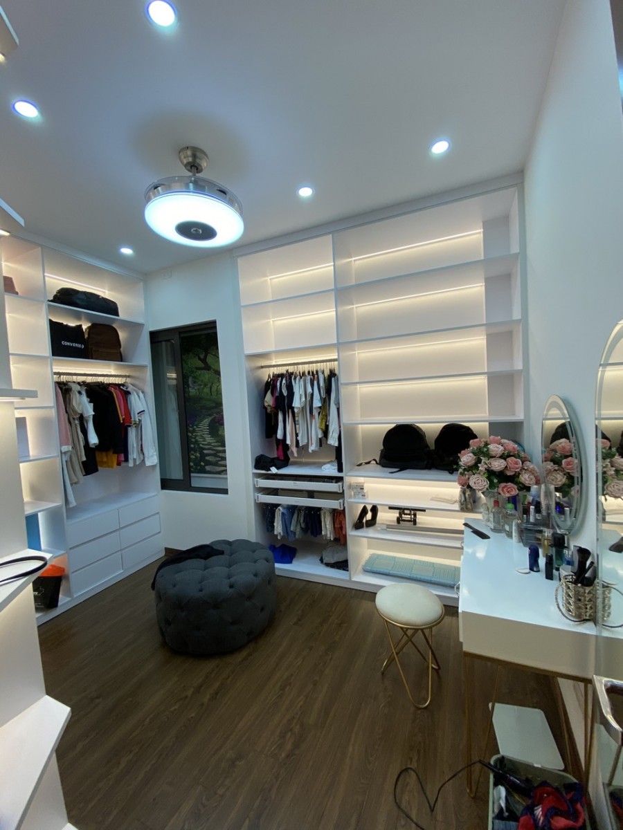 Bán nhà Trần Quốc Hoàn Cầu Giấy, dt 45m2 5 tầng, phân lô ô tô tránh, 2 mặt ngõ khu vực Vip