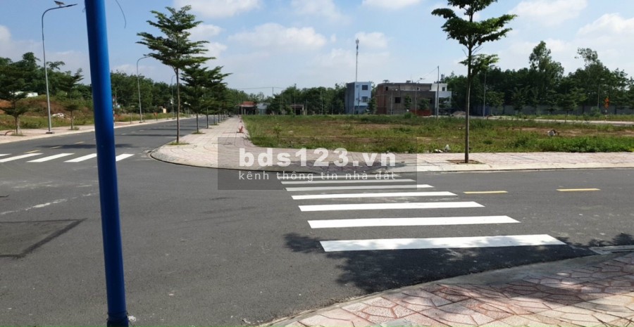 900tr chỉ còn 1 lô duy nhất nhìn ra ngay Đại Học Việt Đức, khu đô thị mới đường nhựa lớn 16m