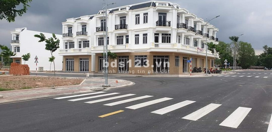 Bán nhà mặt tiền ngay thành phố Tân Uyên