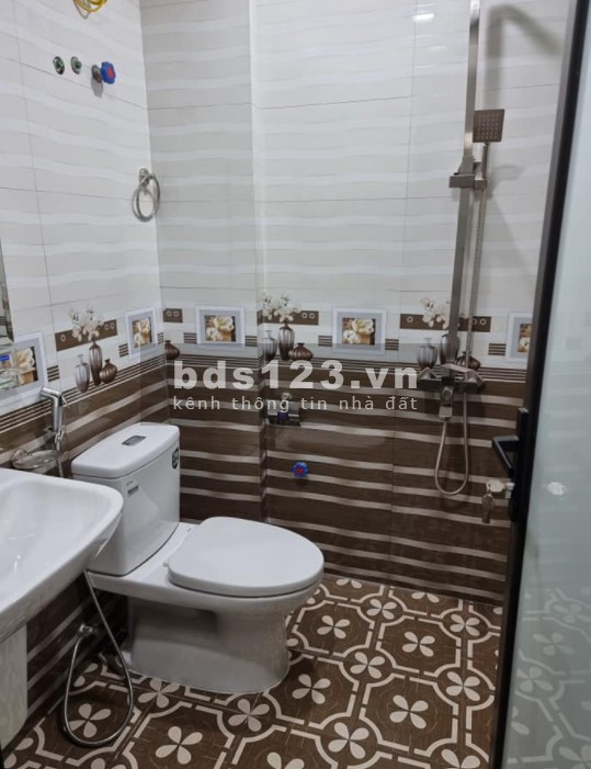 Bán nhà Cầu Diễn, gara ô tô nội thất dt 37m2, 4 tầng, mặt tiền rộng, chỉ 3.75 tỉ