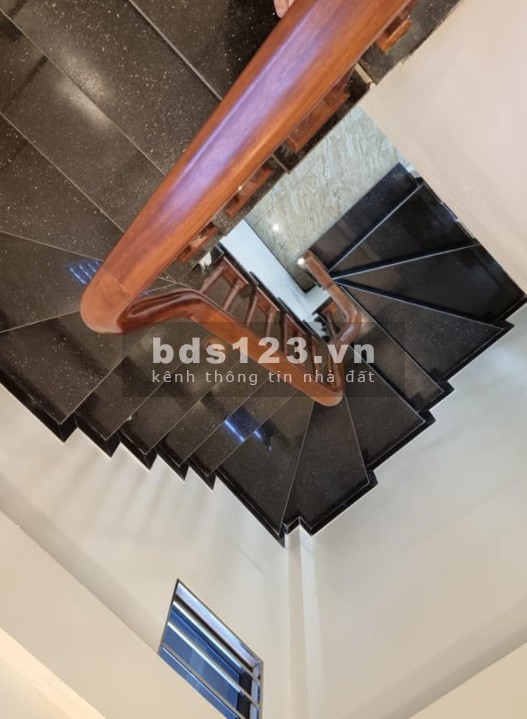 Bán nhà Cầu Diễn, gara ô tô nội thất dt 37m2, 4 tầng, mặt tiền rộng, chỉ 3.75 tỉ