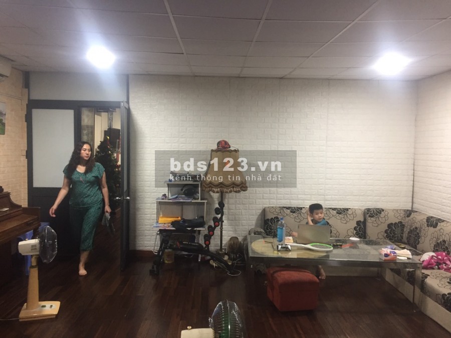 Nhỉnh 5 tỷ có nhà Hồng Hà Hoàn Kiếm 61m2x 4T, 1 thoáng ở ngay. Lh: 0983927117.