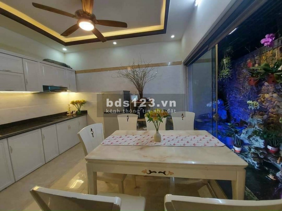 Sở hữu nhà 3 tầng Văn Cao oto vào nhà chỉ với 3,35 tỷ Ngõ nông, đường to, oto đỗ cửa