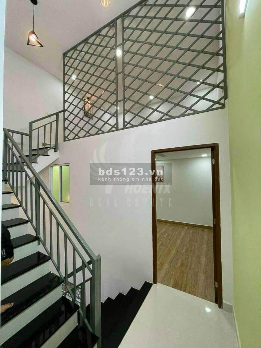 Chính chủ ngộp ngân hàng bán nhà Tân Phú 49m2 1 lầu 1 lửng hẻm ô tô 4m