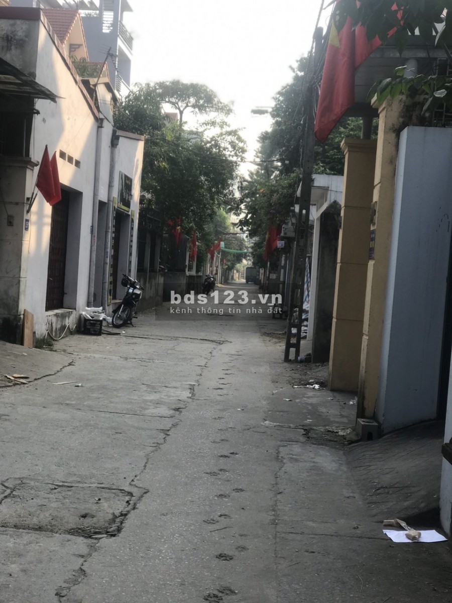 Cần bán gấp nhà Ngọc Thuỵ, Long Biên, ba bước ra phố, ngõ ba gác, nhà đẹp ở ngay