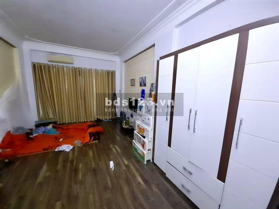 Cần bán gấp nhà Ngọc Thuỵ, Long Biên, ba bước ra phố, ngõ ba gác, nhà đẹp ở ngay
