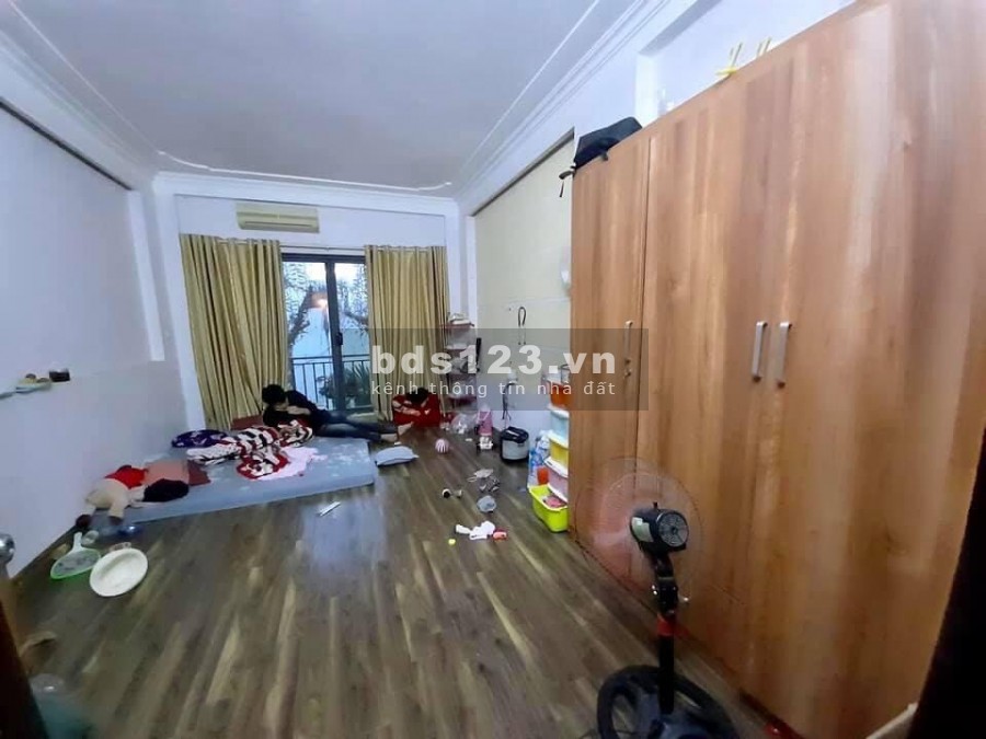 Cần bán gấp nhà Ngọc Thuỵ, Long Biên, ba bước ra phố, ngõ ba gác, nhà đẹp ở ngay