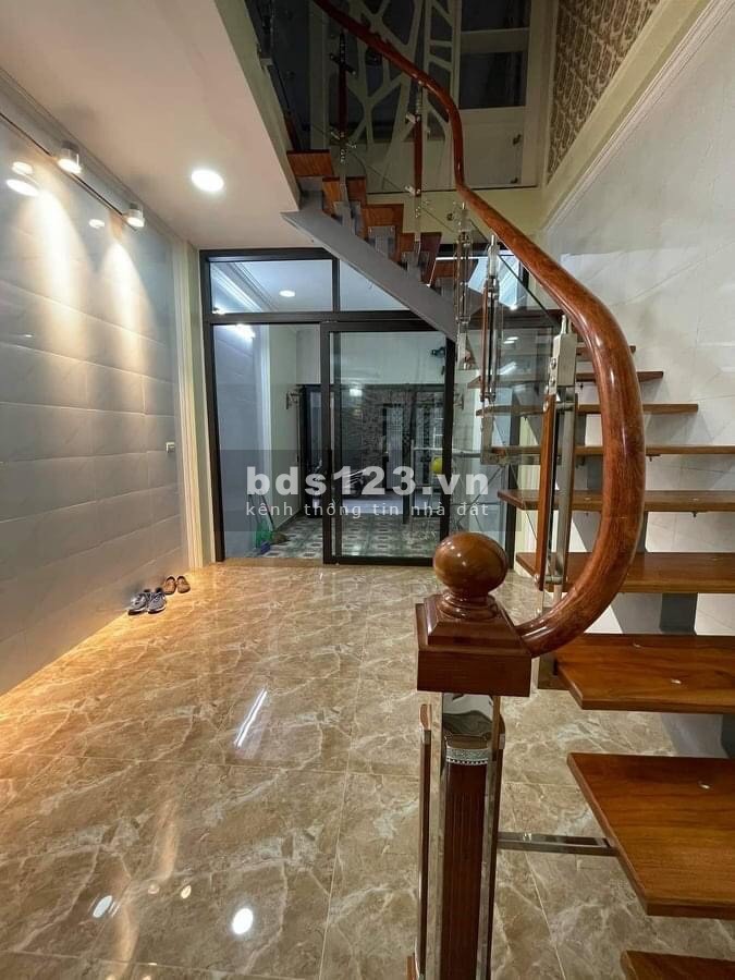Bán nhà PL ô tô đỗ cửa ngõ 175 Lạc Long Quân dt 49m2, 4 tầng giá 6,85 tỷ. LH 0912442669