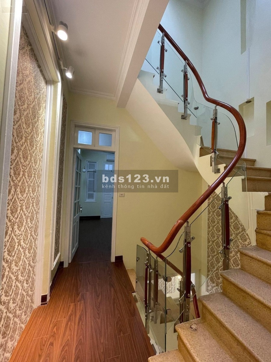 Bán nhà PL ô tô đỗ cửa ngõ 175 Lạc Long Quân dt 49m2, 4 tầng giá 6,85 tỷ. LH 0912442669