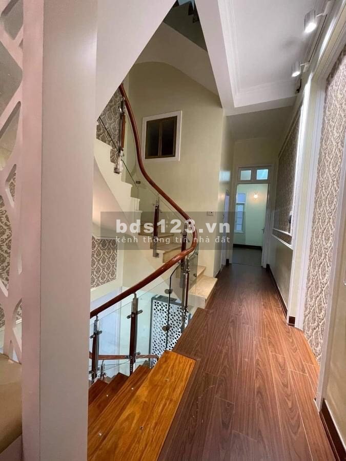 Bán nhà PL ô tô đỗ cửa ngõ 175 Lạc Long Quân dt 49m2, 4 tầng giá 6,85 tỷ. LH 0912442669