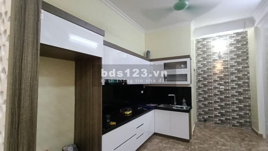 Bán nhà PL ô tô đỗ cửa ngõ 175 Lạc Long Quân dt 49m2, 4 tầng giá 6,85 tỷ. LH 0912442669