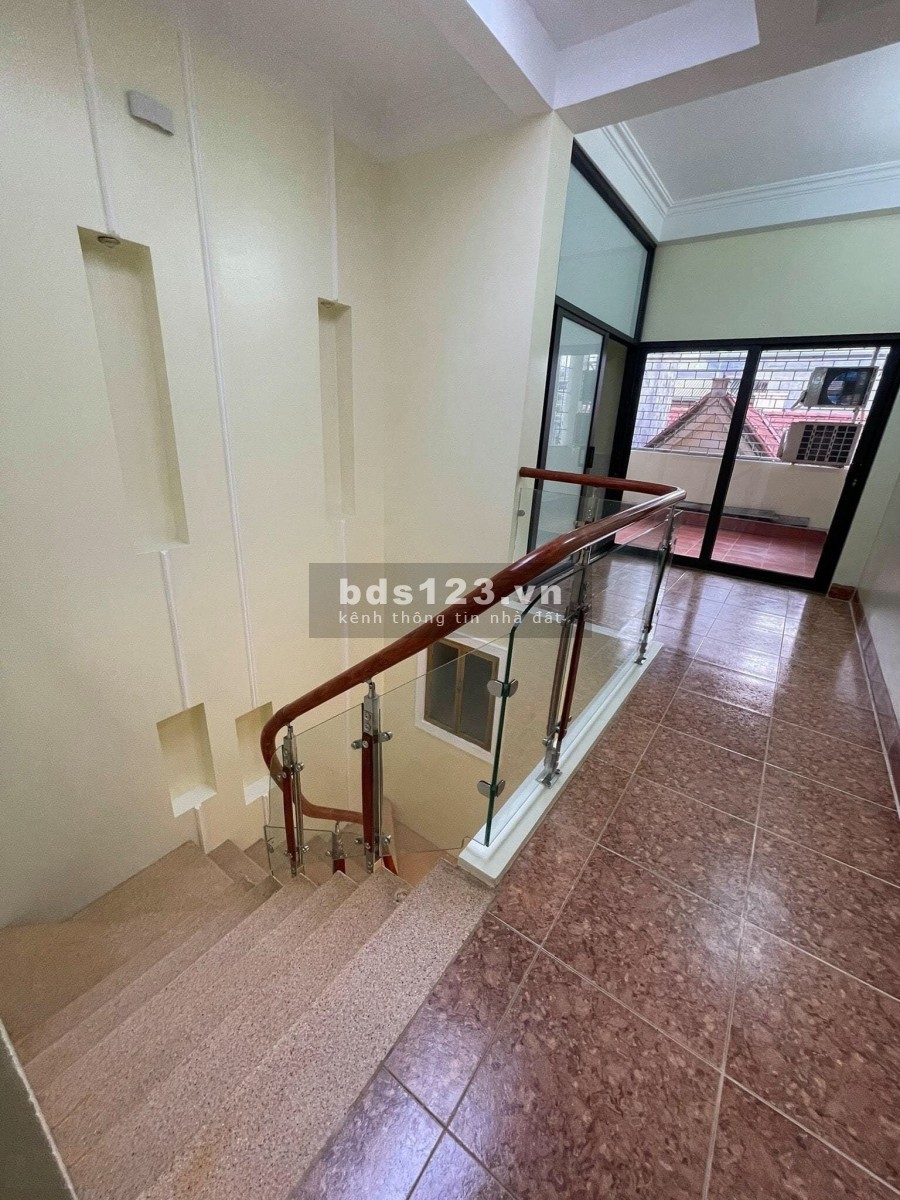 Bán nhà PL ô tô đỗ cửa ngõ 175 Lạc Long Quân dt 49m2, 4 tầng giá 6,85 tỷ. LH 0912442669