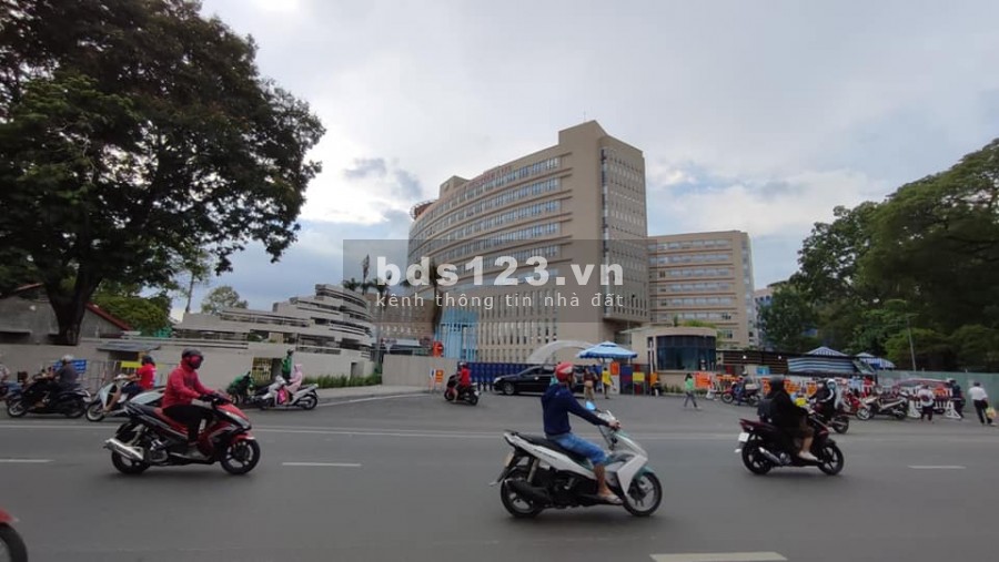 Bán nhà mặt tiền Nguyễn Văn Công, dt 72m2, KD, 3 bước ra chợ Tân Sơn Nhất, giá 9.3 tỷ
