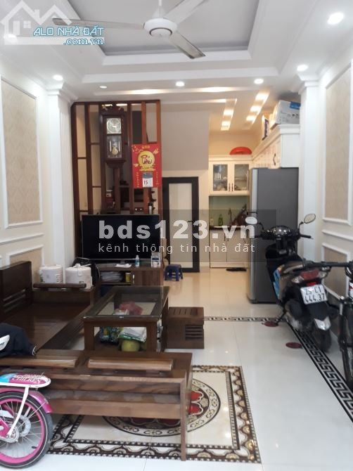 Cần bán gấp nhà Tổ 16 Thạch Bàn cạnh Gaden City dt 40m2, 5 tầng, giá 3.55 tỷ, Gara Ô tô, Kd.