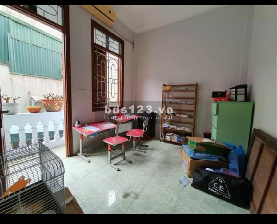 Bán Nhà Lĩnh Nam dt 39m2, mặt Tiền 5,8m, giá bán 3 tỷ, nhà đẹp, đi bộ 10m ra phố.
