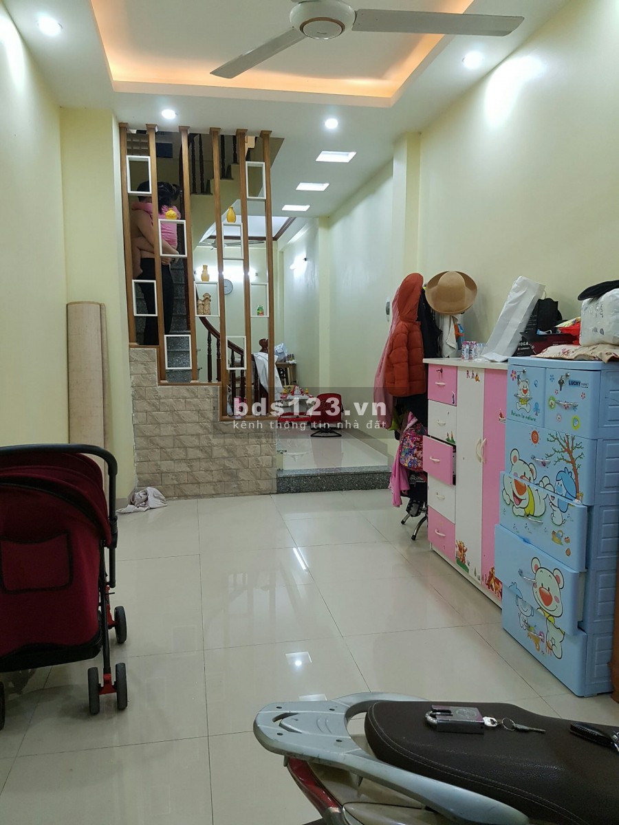 Bán nhà cực rẻ dt 40m2, giá 3.15 tỷ, Thuỵ Phương ở ngay ở ô tô, ngõ thông cực hiếm