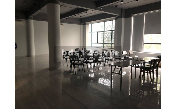 Chính chủ cho thuê văn phòng dt 50m2 view hồ Hoàng Cầu, Đống Đa. Liên hệ: 0934.633.628