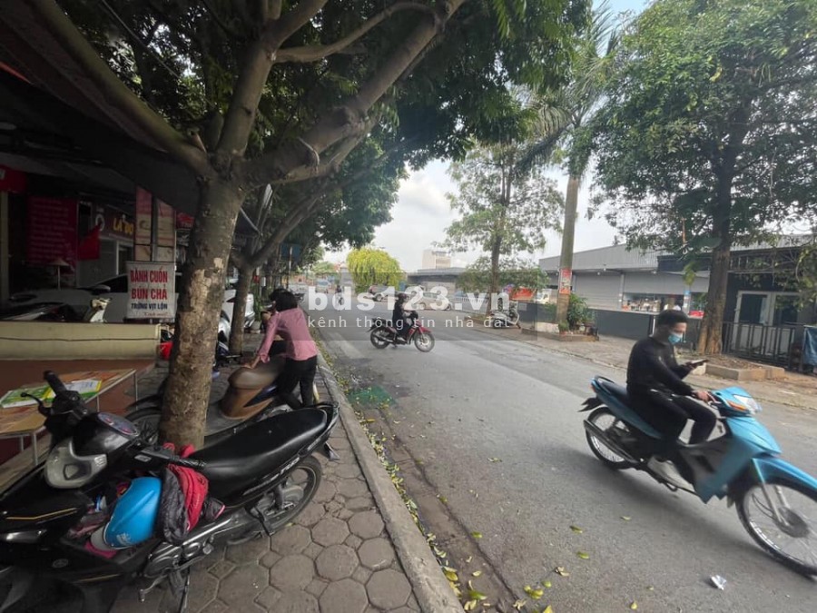 Đất lô góc, kinh doanh sầm uất mặt phố Thanh Am, Long Biên, dt 44m2, mt 5m, giá 6,4 tỷ.