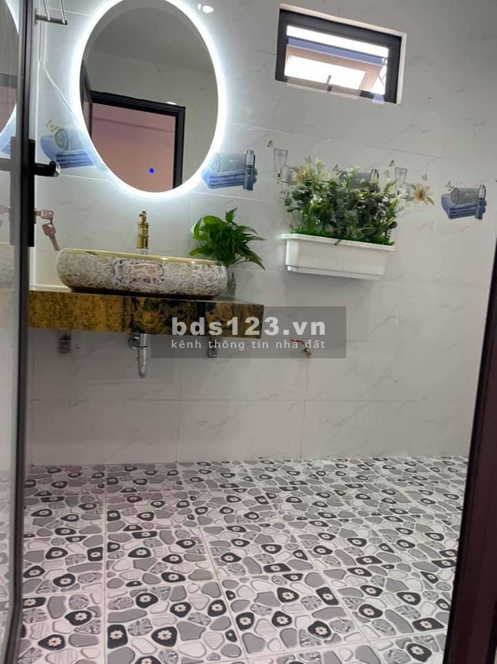Nhà lô góc phố Hoàng Văn Thái 5 tầng. diện tích sử dụng 35m2 giá bán 6.8 tỷ