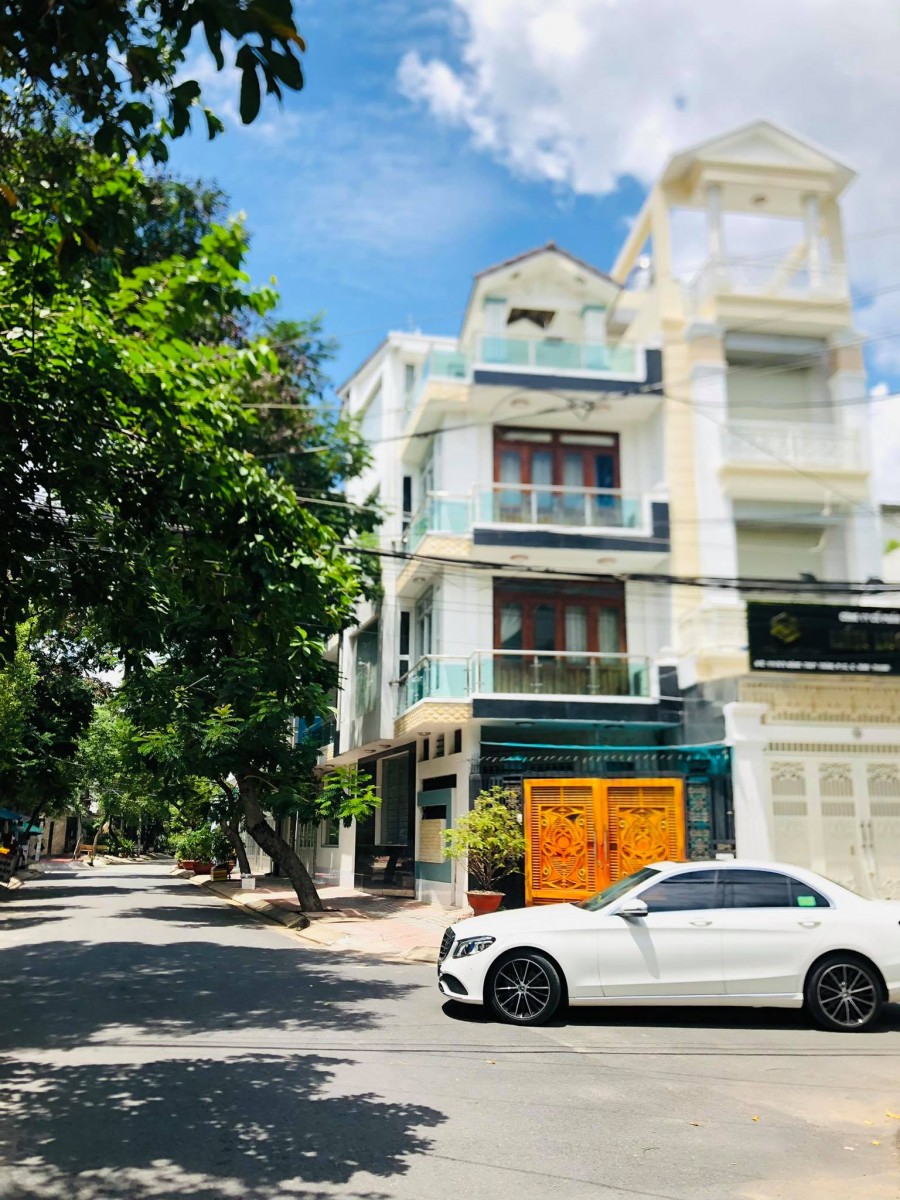 Bán nhà C4 Quận Phú Nhuận Huỳnh Văn Bánh Giá 11.5 Tỷ HXH, Vị Trí đẹp, dân trí cao, Nở Hậu