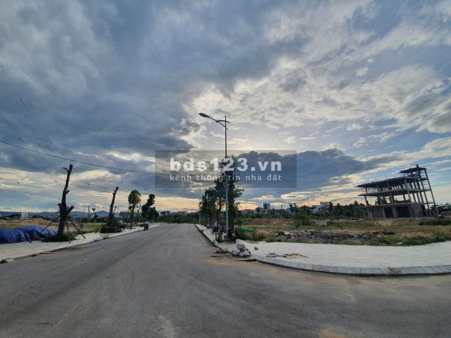 Bán đất nằm nga trung tâm thành phố, giá tốt để đầu tư pháp lí chuẩn
