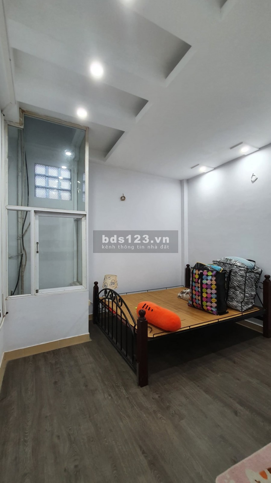 Cần bán nhà phân lô Phùng Chí Kiêm, ô tô cách 15m, đường ngõ thông, hàng xóm thân thiện