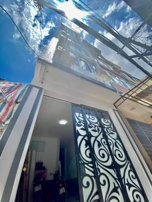 Nhà 6 Tầng/ 64 Minh Khai dt 32m2 đúc 6 tầng mt 3.6m, giá bán 4.75 tỷ Quận Hai Bà Trưng