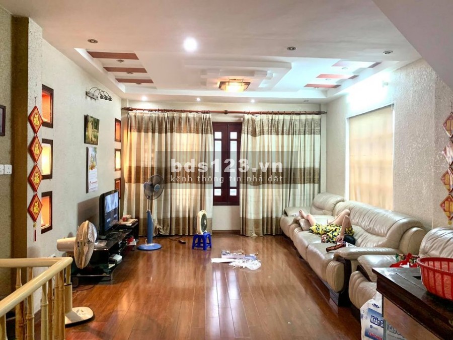 Bán Nhà Phố Bạch Mai Ô Tô Đỗ Cửa Kinh Doanh Sầm Uất Dt 44m x 4T MT 4m Giá 4.6 Tỷ