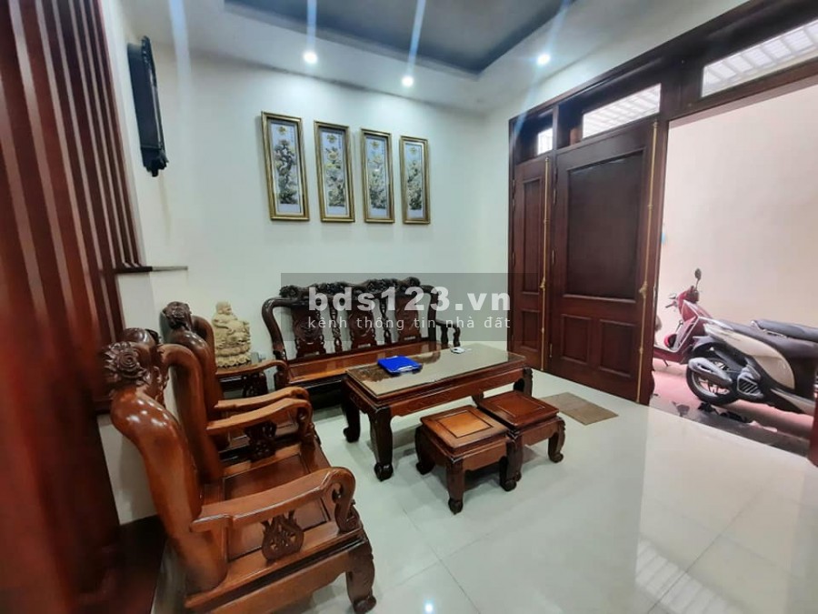 Gia đình cần tiền gấp, bán nhà Phú Đô, ba bước ra ô tô, 38.5m2, đầu giá 2 tỷ.