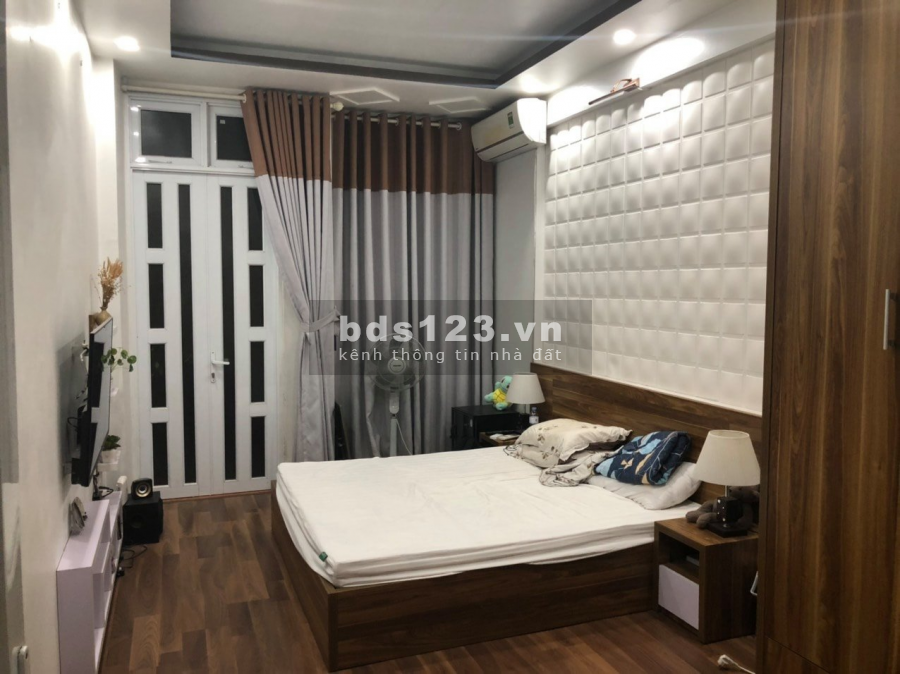 Bán gấp nhà đẹp 5 tầng Quận Hai Bà Trưng nội thất Vip, nhỉnh 2 tỷ, lh 0817750699